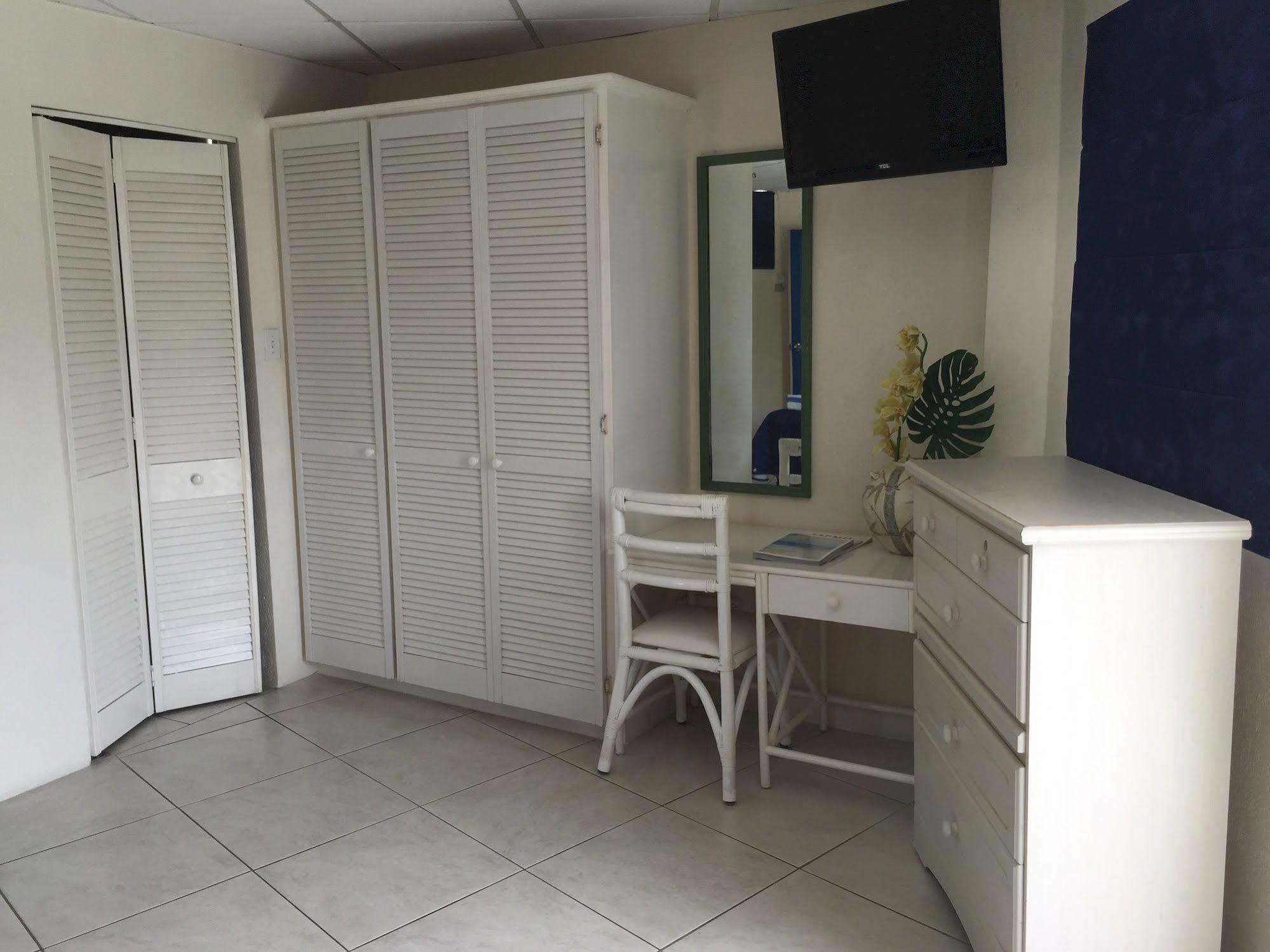 Southern Surf Beach Apartments Rockley Εξωτερικό φωτογραφία